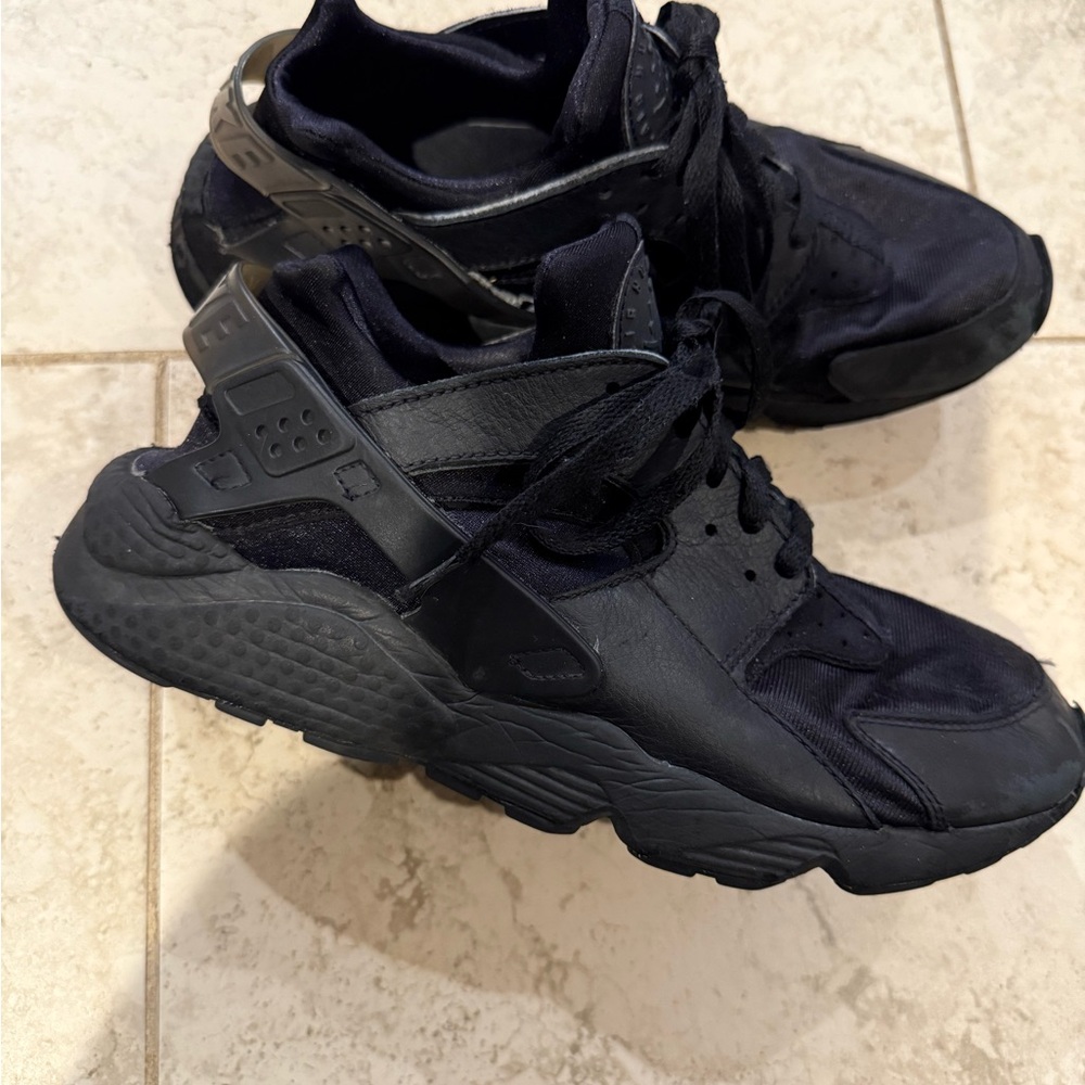 Nike Black Athletic Shoes